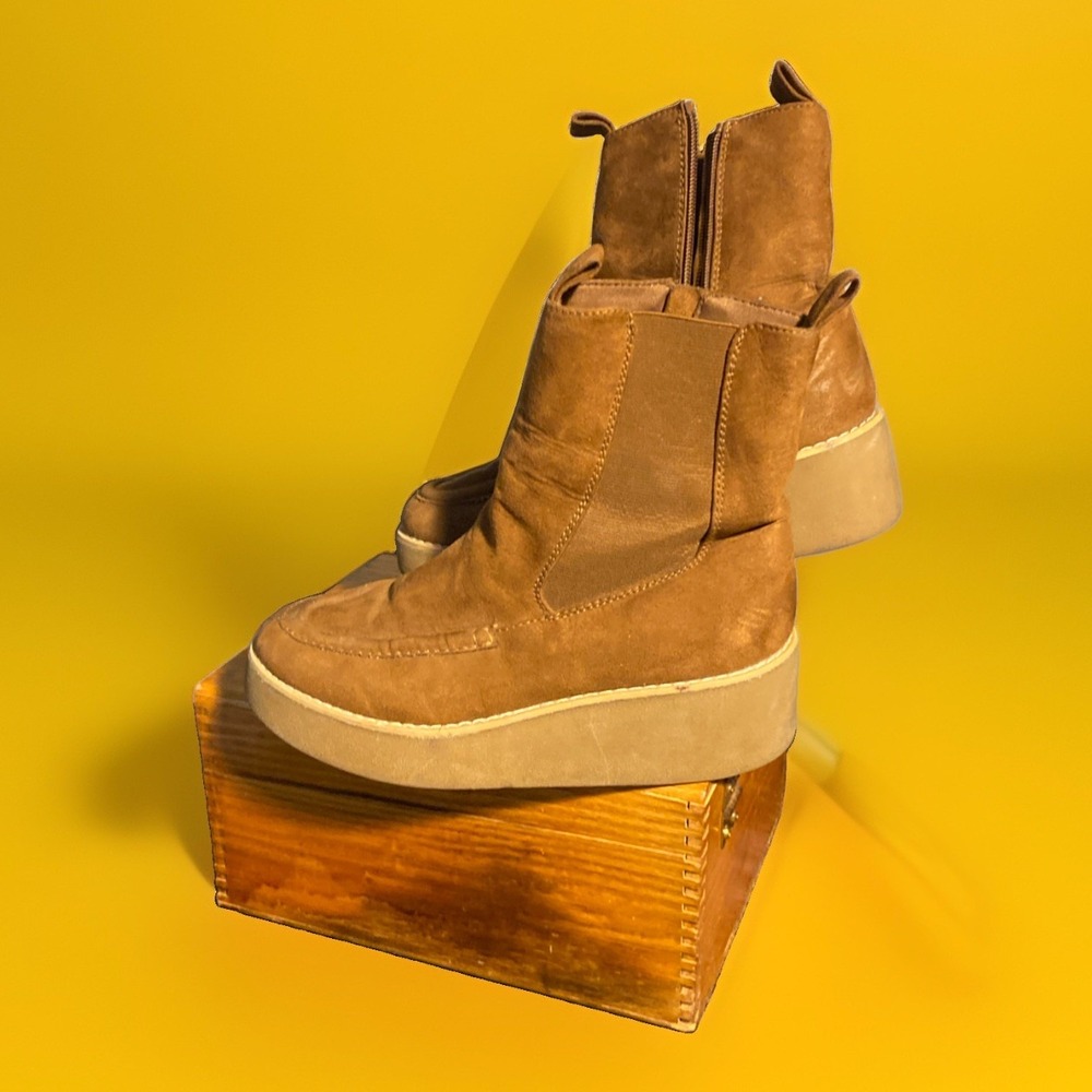 London Underground Charlie Platform Boots 7.5 Chestnut Faux Suede Side Zip